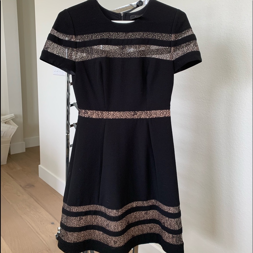BCBG Maxazria Black Mesh Striped Cocktail Dress Women’s Size 2, EUC